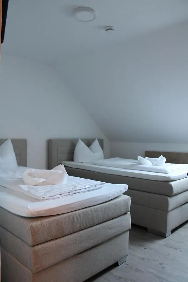 Hotel Gästehaus Hubertushof - 24h Check-In Hausen